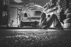 man, car, repair, car repair, car workshop, car wallpapers, repair shop, repairs, garage, mechanic, vw beetle, volkswagen, beetle, automotive, workshop, tools, supplies, monochrome, black and white
