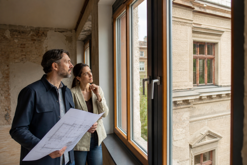 Holz-Alu-Fenster bei der Altbausanierung: 6 Planungsfehler, die später teuer werden